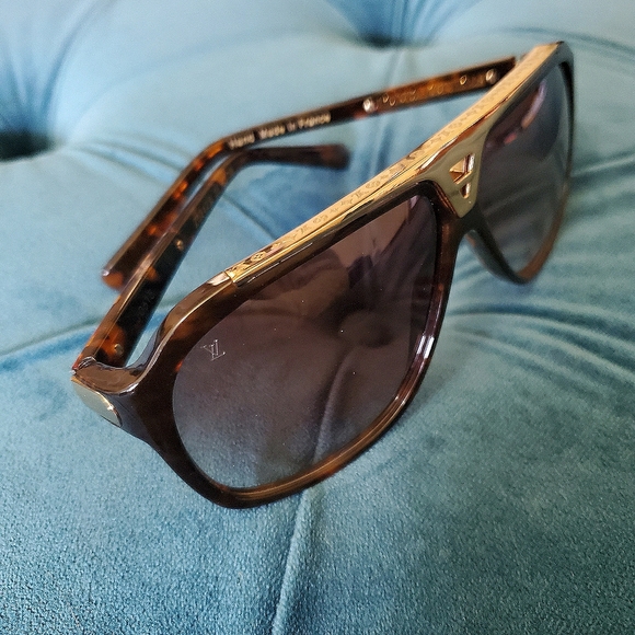 ❌SOLD❌Louis Vuitton 😎 Mascot Sunglasses - Picture 2 of 9